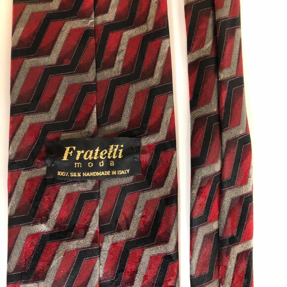Fratelli Moda Silk Tie Red Black Gray Chevron Pattern Italy Mens Necktie Office - Picture 4 of 8